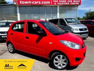 Hyundai i10 classic - 54667 miles only £20 road tax full service history 1 lady owner from new radio cd usb aux spare key